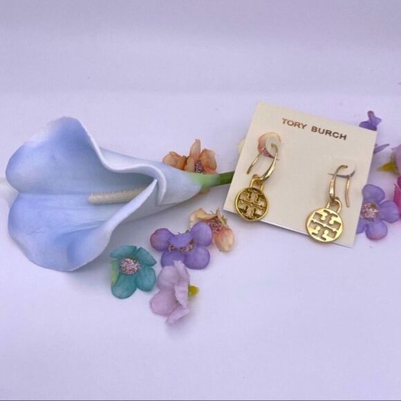 New Tory Burch Gold Logo Fish Hook Dangle Earrings - Picture 6 of 8